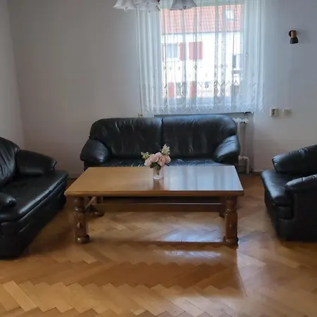 Apartment 1 Mit Garten *