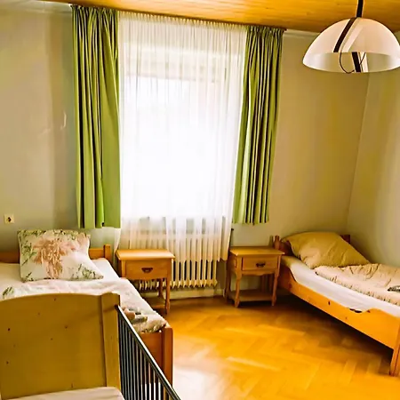 1 Mit Garten Apartment *