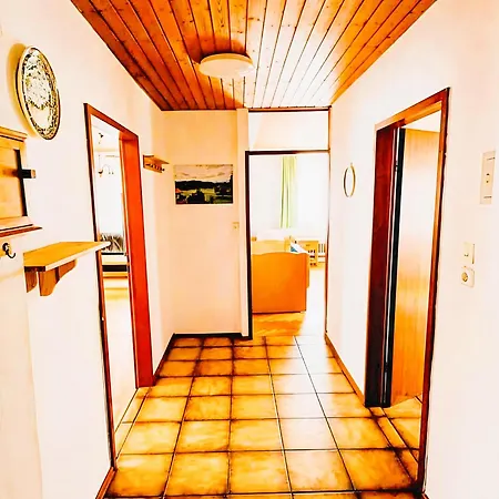 1 Mit Garten Apartment *